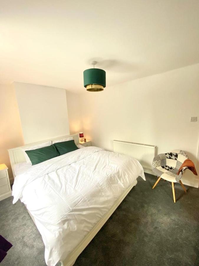 Medway Getaway - 3 Bed Home With Luxury Bathroom Chatham  Exteriör bild