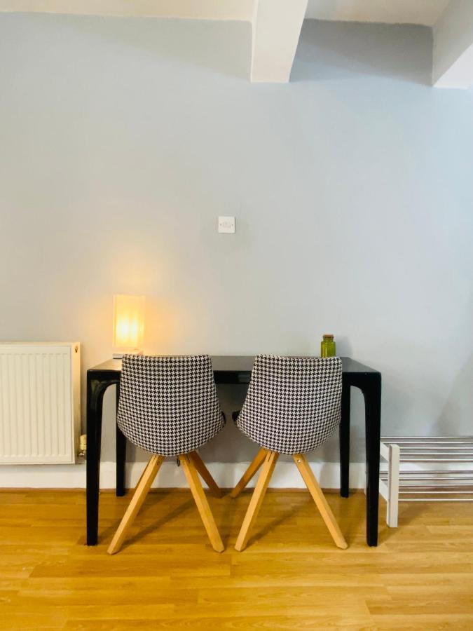 Medway Getaway - 3 Bed Home With Luxury Bathroom Chatham  Exteriör bild