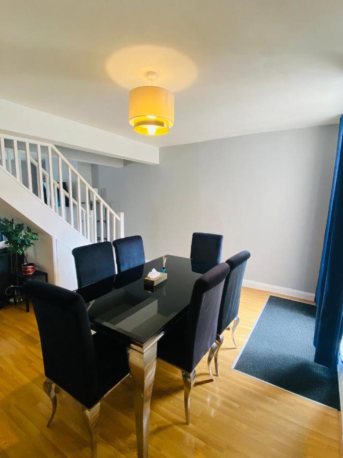 Medway Getaway - 3 Bed Home With Luxury Bathroom Chatham  Exteriör bild