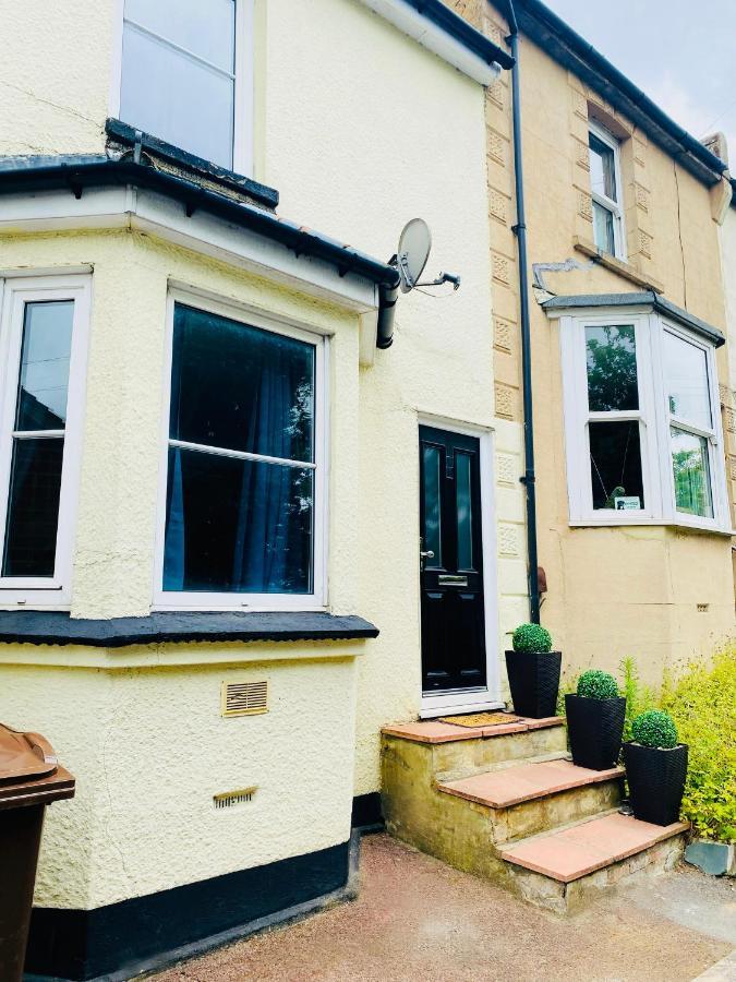 Medway Getaway - 3 Bed Home With Luxury Bathroom Chatham  Exteriör bild