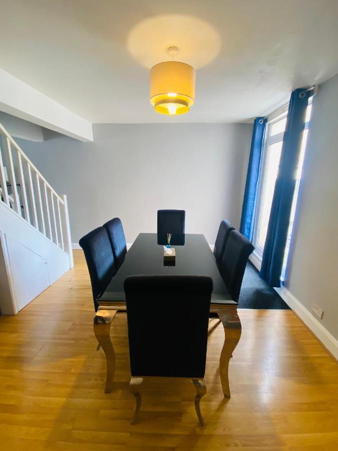 Medway Getaway - 3 Bed Home With Luxury Bathroom Chatham  Exteriör bild