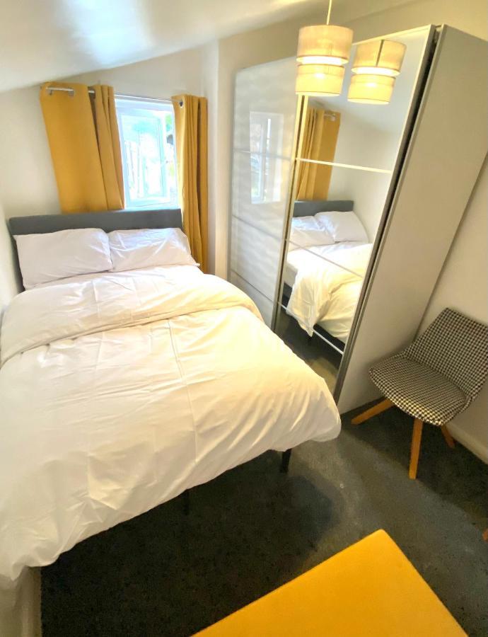 Medway Getaway - 3 Bed Home With Luxury Bathroom Chatham  Exteriör bild